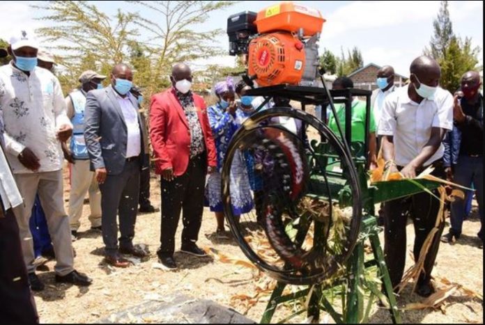 Kieni Dairy farmers in Kenya receive machines