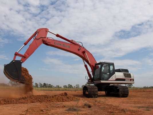The Link-Belt excavators work on the construction of fish farming ponds