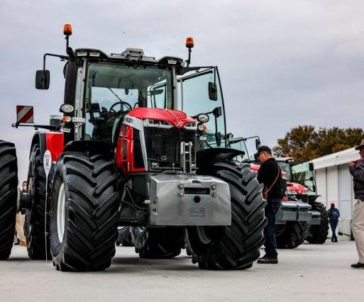 MF tractors ensure that the performance and efficiency of the engine transmission and hydraulics are optimised