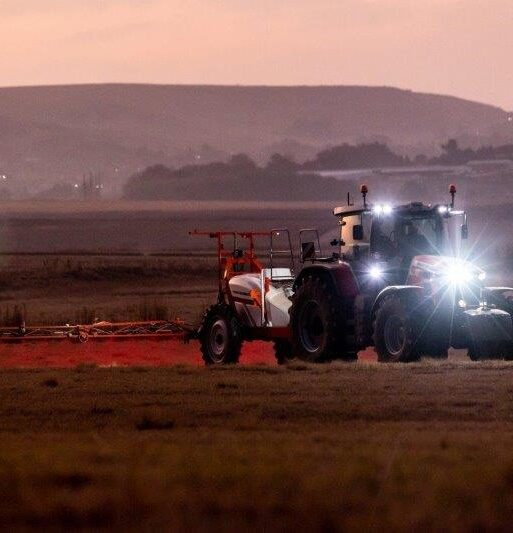 Optional GPS monitors flow control and automatic cutting of sections in the event of any overlap