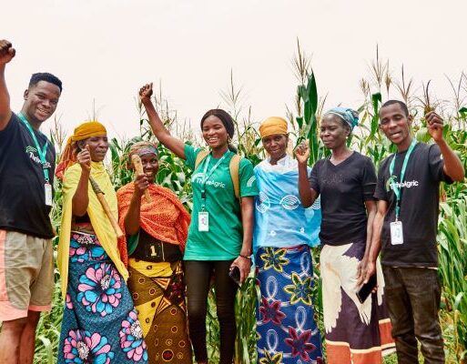 Field Officers Assisting Farmers Farm (002)