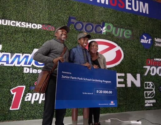 Farming prodigy Fred Junior Maccarthy with his parents Busi and Fred Senior (002)