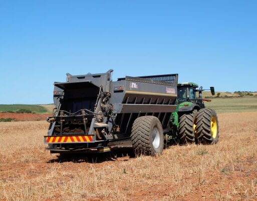 AI 270M muck spreader for precision farming