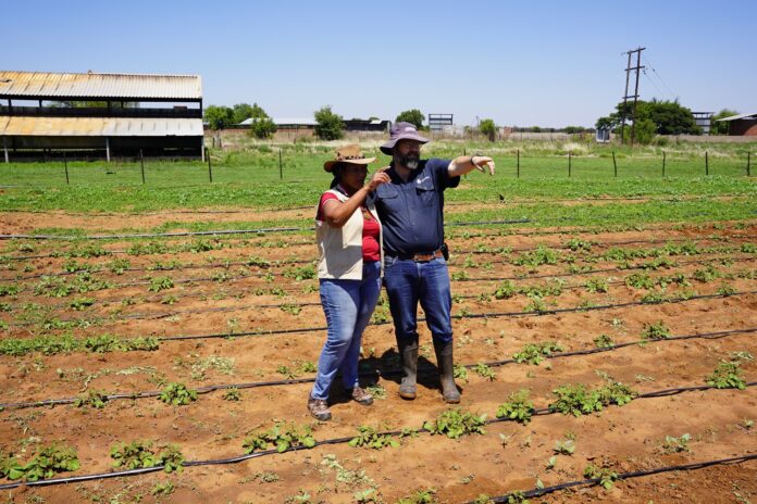 Kgosatsana (prinses) Gaongalelwe Moiloa en Barend Uys (1)