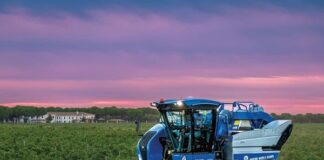 New Holland Enhances Narrow Vineyards Straddle Tractor and Harvester Range for Better Efficiency