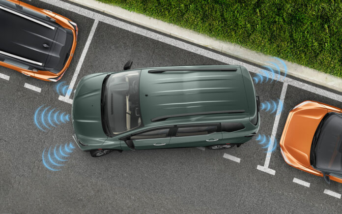 Nissan Gravite parking sensors (1)