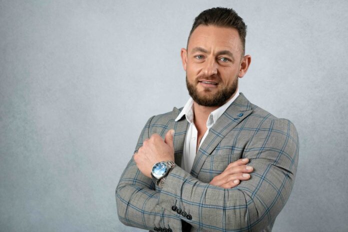 1771406320_1MB_1767797203_4MB___Grant___Framed_by_Claire_Photography_E1