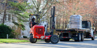 Optimizing deliveries through the use of truck-mounted forklifts
