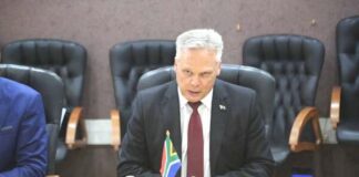 Minister Aucamp launches online FMD self-vaccination authorisation system to strengthen disease control