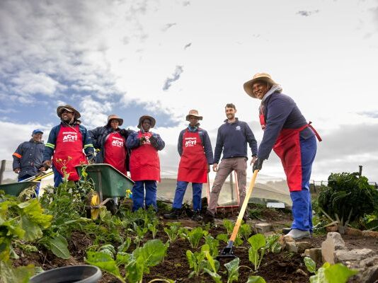 Shoprite marks milestone of 300th community food garden with Bredasdorp project