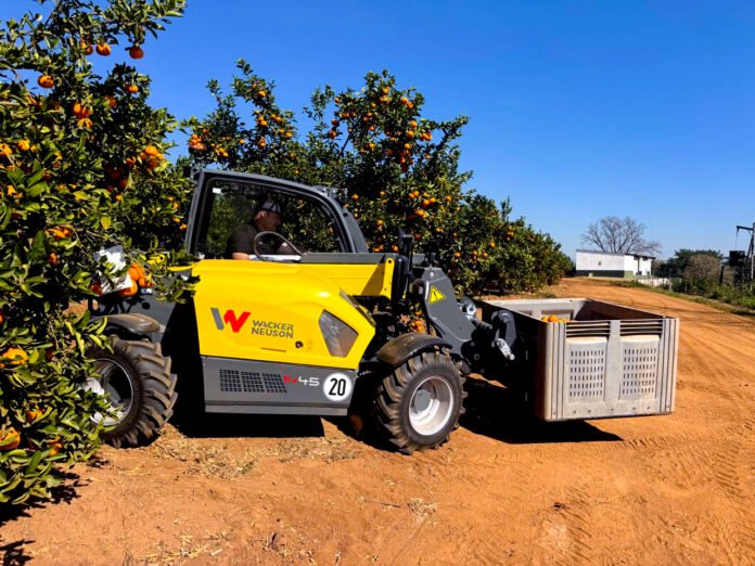 Wacker Neuson 1445 Telehandler purchased by Hekson, at work in a citrus orchard
